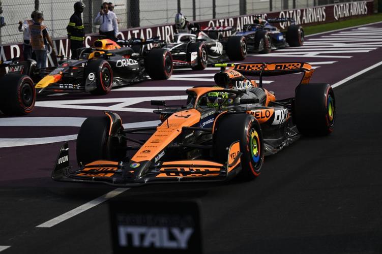 迈凯伦碾压红牛车队，诺里斯关键制胜